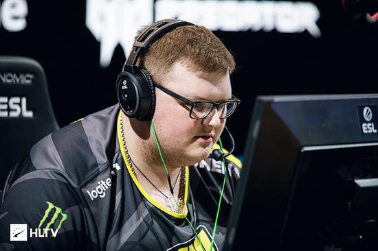 选择最佳娱乐APP体验LOL比赛的乐趣